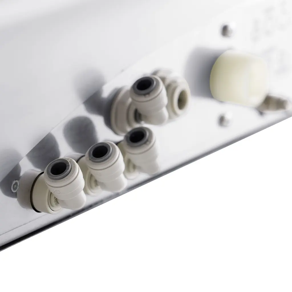 Sprudelux Ultra Flat Detail Shot Anschlüsse.webp